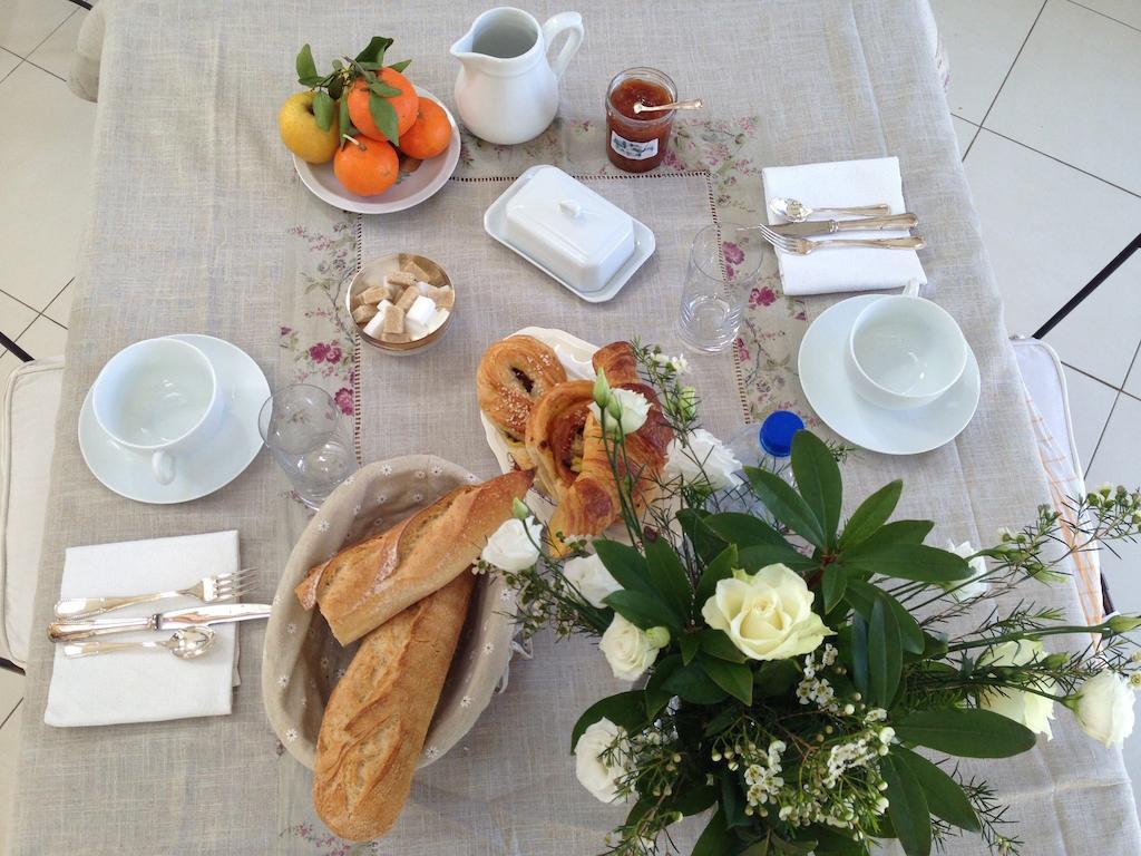 Les Camelias Bed & Breakfast Lalinde Bagian luar foto